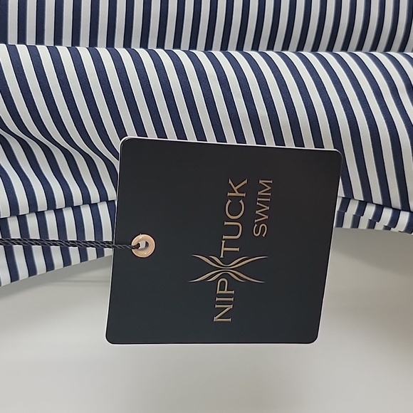 NWT. Nip tuck one piece swimsuit size 6 - Picture 11 of 15